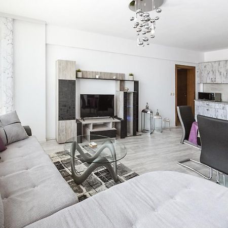 Next To Gondola. Cosy & Elegant 2 Bedroom Apartment In Neon Complex Bansko Exterior foto